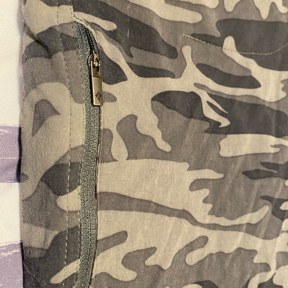 Columbia Women's Trail Omni-Shade™ Comfort Stretch Capri Pants - Size 8 - Picture 8 of 10